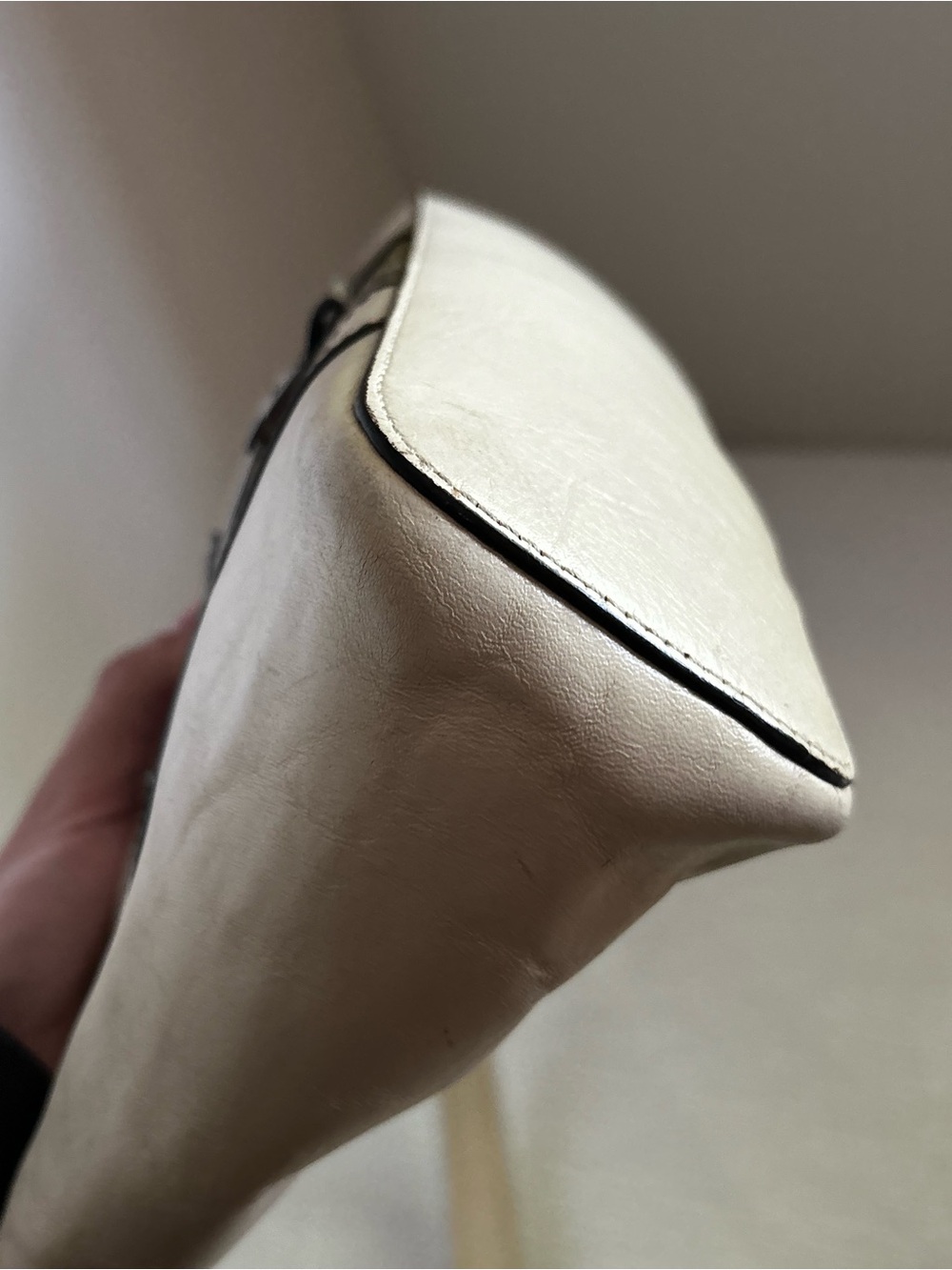 Vintage Etienne Aigner Cream Shoulder Bag - Hard to find. - Picture 4 of 11